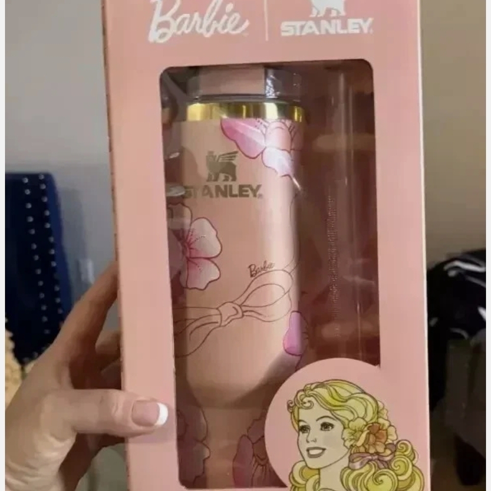 NIB Stanley x Barbie Just Peachy 40oz Quencher Flowstate H2.0 Tumbler Cup - Picture 2 of 4